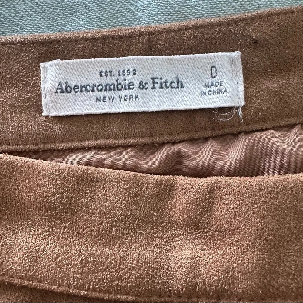 Abercrombie & Fitch Women’s Faux Suede Mini Skirt Tan Size 0 - Picture 3 of 6